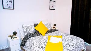 City Centre Contractors 2BR with Lift Parking Xscape MKTheatre wilan lake Campbell Park