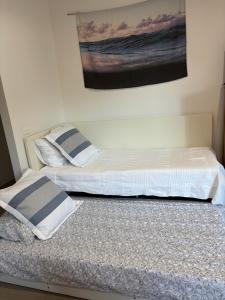 Family stay minute walk from Hargraves beach