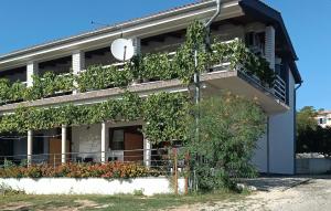 1 Bedroom Stunning Apartment In Maslenica