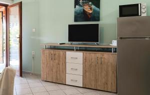 1 Bedroom Stunning Apartment In Maslenica 