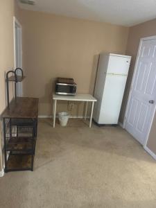 Modern Texas Stay Just Minutes from DFW Attraction