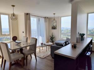 Moderno dpto con linda vista a laguna