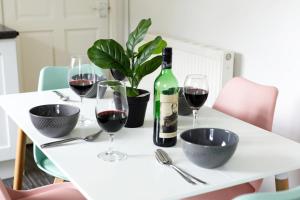 Beautiful 5Bedroom House - Contractors and Family near the Molineux stadium