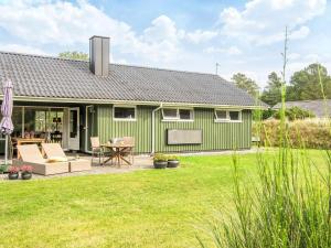 6 person holiday home in Blåvand