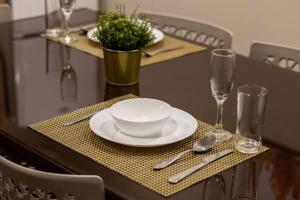 104 Location 2Bdrm 2bath AC apt Fits 8 Rooftop