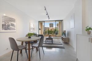 Central 1-Bedroom Apartment with City Views