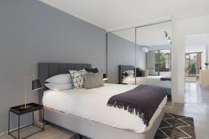 Central 1-Bedroom Apartment with City Views