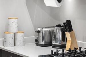 Artistic Flair 1 BD Cottage in NW11 Sleeps 3