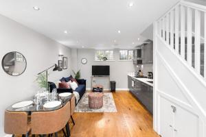 Artistic Flair 1 BD Cottage in NW11 Sleeps 3