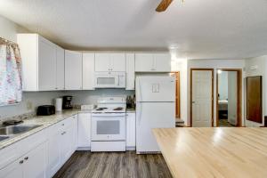 Near Lakes Updated Family Home with Deck in Cushing