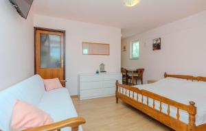 Cozy Apartment In Zukve 