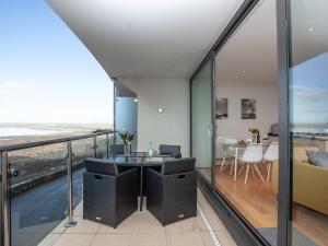 Ocean Serenity, Horizon View