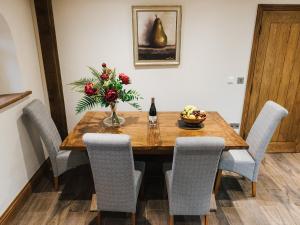 Cedar Barn - Uk33352