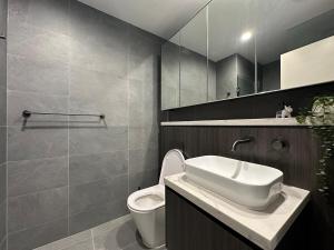 Modern Olympic Park Apartment