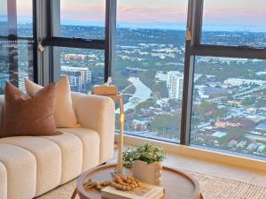 Marion St Eats Pool And City View