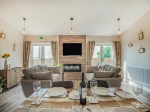 West End Farm Lodge Alabaster