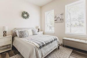 Riverscape Townhome A, Just Steps Gruene Hall