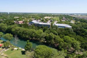 Riverscape Townhome A, Just Steps Gruene Hall