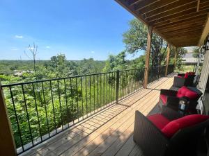 Riverscape Townhome A, Just Steps Gruene Hall