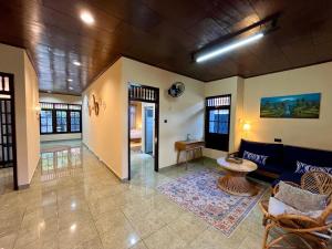 Balinese 4BR Home -Scenic Stroll to Nusa Dua Beach
