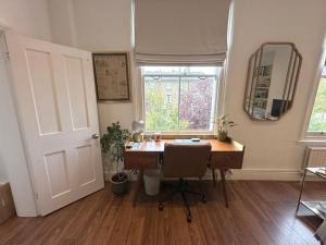 Modern 1BDR with Parking and Shared Garden