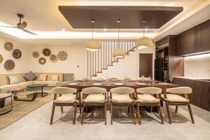 Magnificent 5BR Retreat Near Finns Beach Canggu