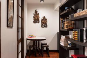 Contemporary Eastern 1BR 5 min BTS|Essential