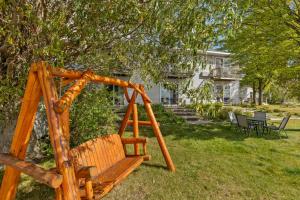 Ground Level Lakeview Room with 1 Double bed suite