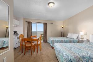 Cozy Lakeview suite with Kitchenette