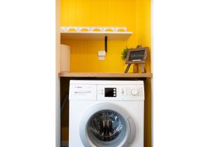 Walking Distance to New Stadium - Cosy Comfort and Free Parking