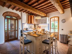 Villa in Tuscany with Pool and Olive Grove