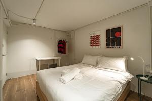 Cozy 3BR for 8 People, 5Mins from MRT Huai Khwang