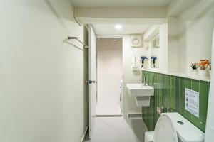 Cozy 3BR for 8 People, 5Mins from MRT Huai Khwang