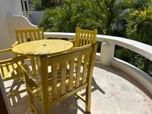 blue angel 22 a unos paso de la 5v y la playa