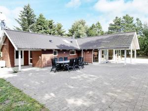 12 person holiday home in Rødby-By Traum
