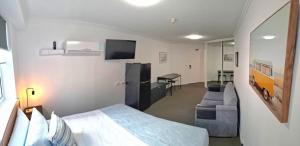 Surfers Paradise on a Budget, Pool, Spa and Sauna Included!