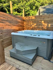 Scenic Bliss In Quidi Vidi Sleep4 New Hot Tub