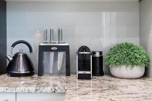 Zen Coastline with pool - balcony dining - sea view