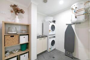 Zen Coastline with pool - balcony dining - sea view