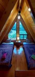 Magic Cabin in Jardín de Dota A real Costa Rican Farm experience with Breakfast included Trout fishing in the lagoon Fruit tasting & beautiful garden with farm animals