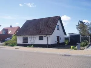 Strandhuset Holiday Home - Refshammer