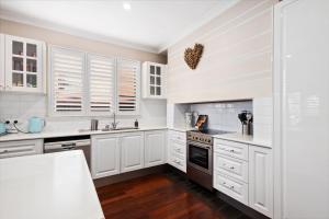 Stylish 3-Bedroom Home near Scarborough Beach