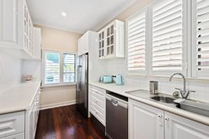 Stylish 3-Bedroom Home near Scarborough Beach