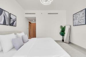 Modern Waterfront Living with Stunning Views