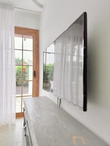 Playa Del Duque Beachside - Renovated 1Br Apartment Pd1