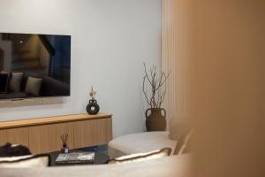 Contemporary 2BR Luxury Villa with Rooftop View and Pool