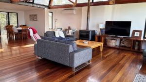 Luxury Waterfront Home In Pindimar