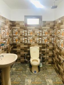 Ella, Private One-Bedroom Apartment with Attached Bath & Open Kitchen -