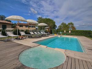 Cottage in Montelabbate with Pool, Garden, BBQ, Parking