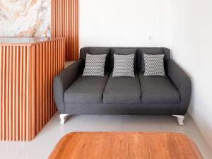 RedDoorz near Alun Alun Tanjunganom Nganjuk 2